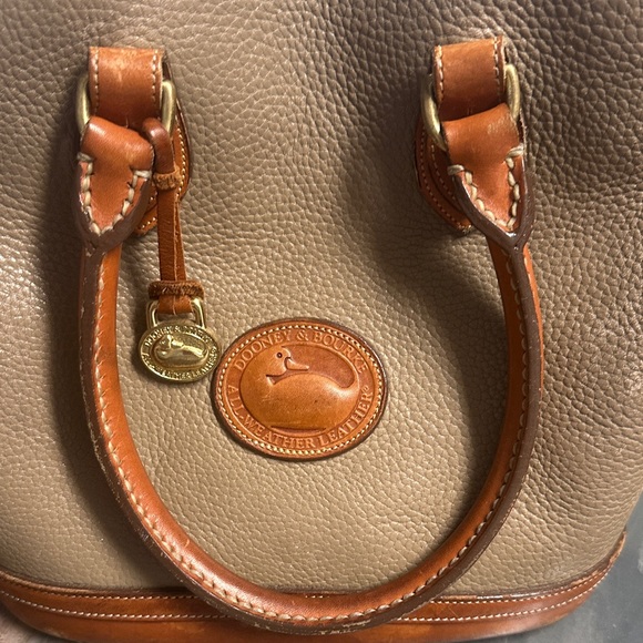 Dooney & Bourke- Classic Tan Leather Handbag - Picture 2 of 13